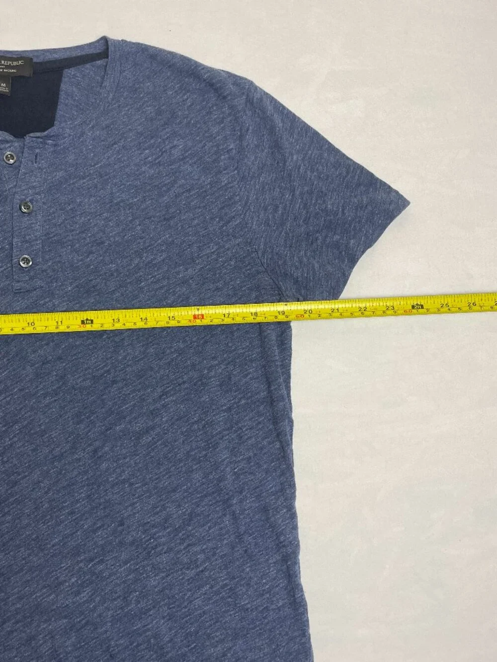 Banana Republic Vintage Moisture Wicking Button Short Sleeve Shirt  Size Medium